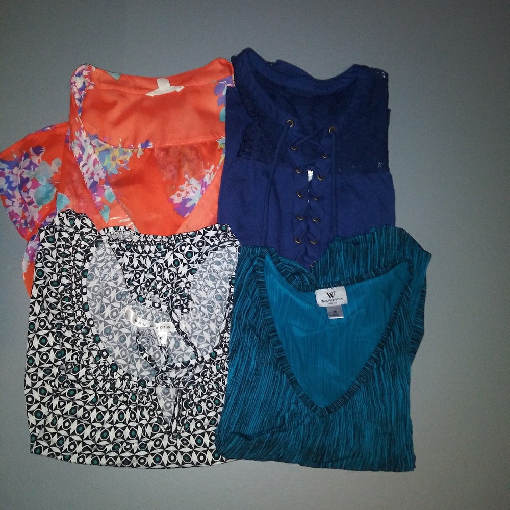 👕a bundle of womens 7 short sleeve shirts